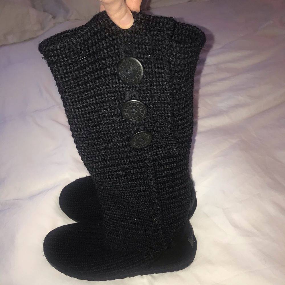 Black knitted Uggs